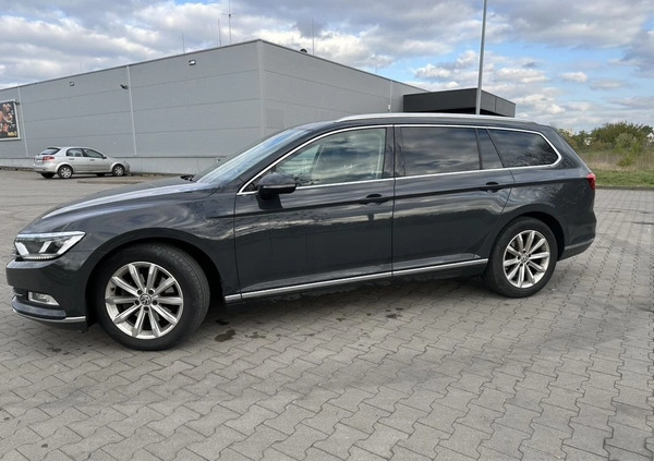 Volkswagen Passat cena 67000 przebieg: 132000, rok produkcji 2016 z Trzemeszno małe 301